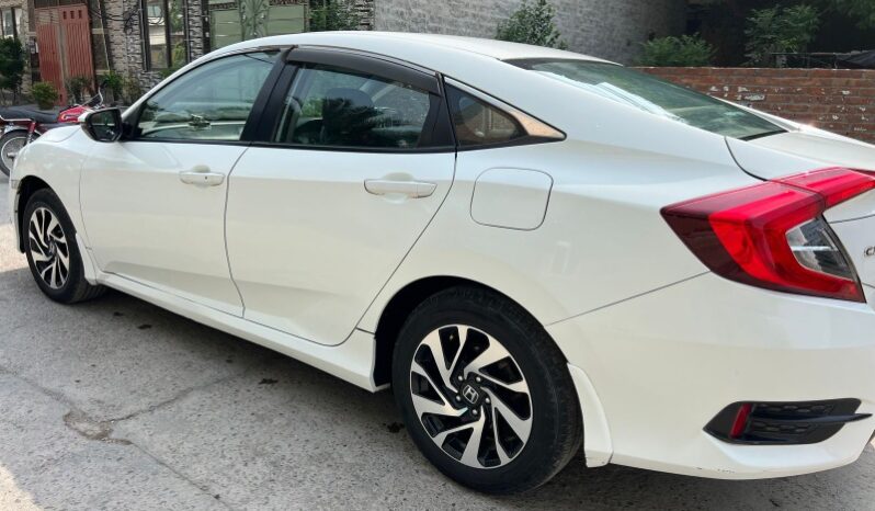 
								Honda Civic Oriel 1.8 i-VTEC CVT 2017 full									