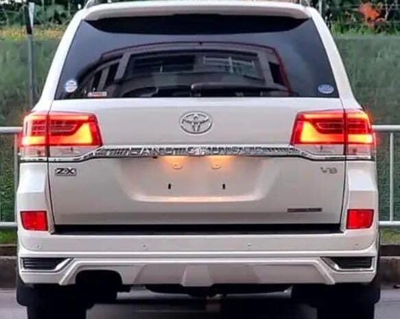 
								Toyota Land Cruiser ZX 2017 full									