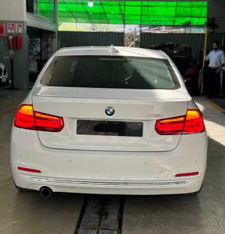 
								BMW 3 Series 318i 2017 full									