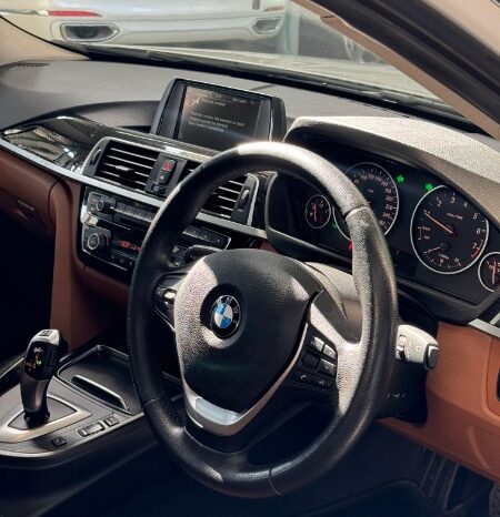 
								BMW 3 Series 318i 2017 full									