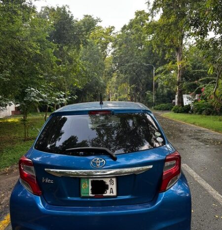 
								Toyota Vitz .F 1.3 2015 full									