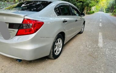 Honda Civic 1.8 i-VTEC CVT 2013