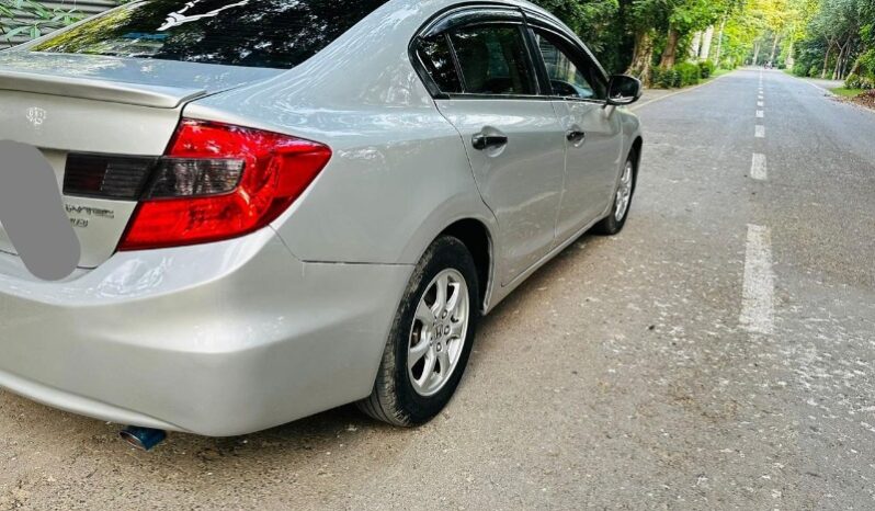 
								Honda Civic 1.8 i-VTEC CVT 2013 full									