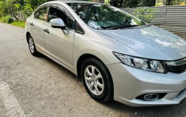 Honda Civic 1.8 i-VTEC CVT 2013