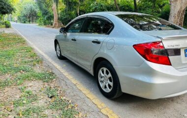 Honda Civic 1.8 i-VTEC CVT 2013