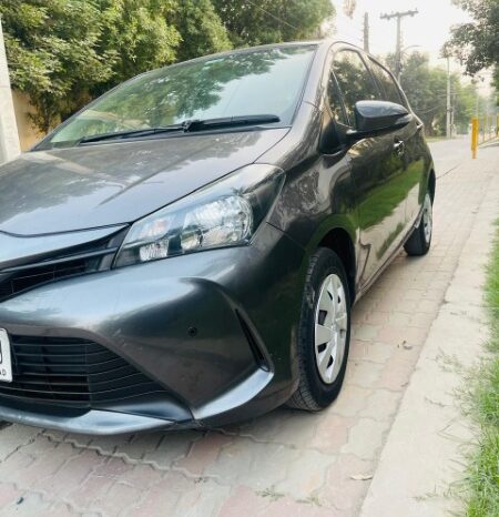 
								Toyota Vitz .F 1.0 2015 full									