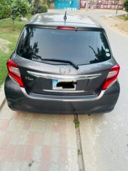 
										Toyota Vitz .F 1.0 2015 full									