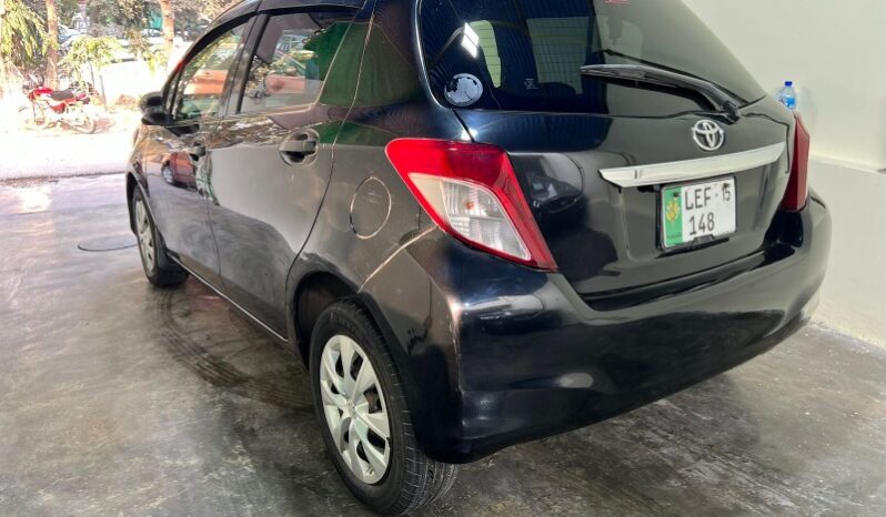 
								Toyota Vitz .F 1.0 2012 full									