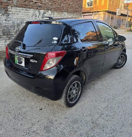 
								Toyota Vitz .F 1.0 2012 full									