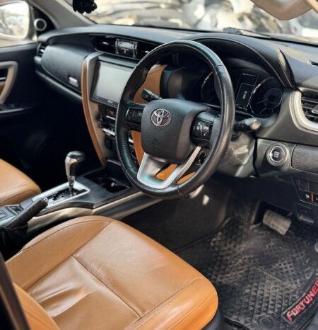 
								Toyota Fortuner 2.8 Sigma 4 2018 full									
