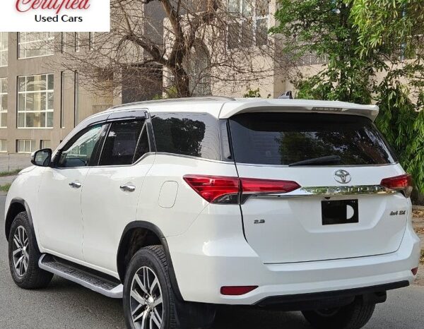 
								Toyota Fortuner 2.8 Sigma 4 2019 full									
